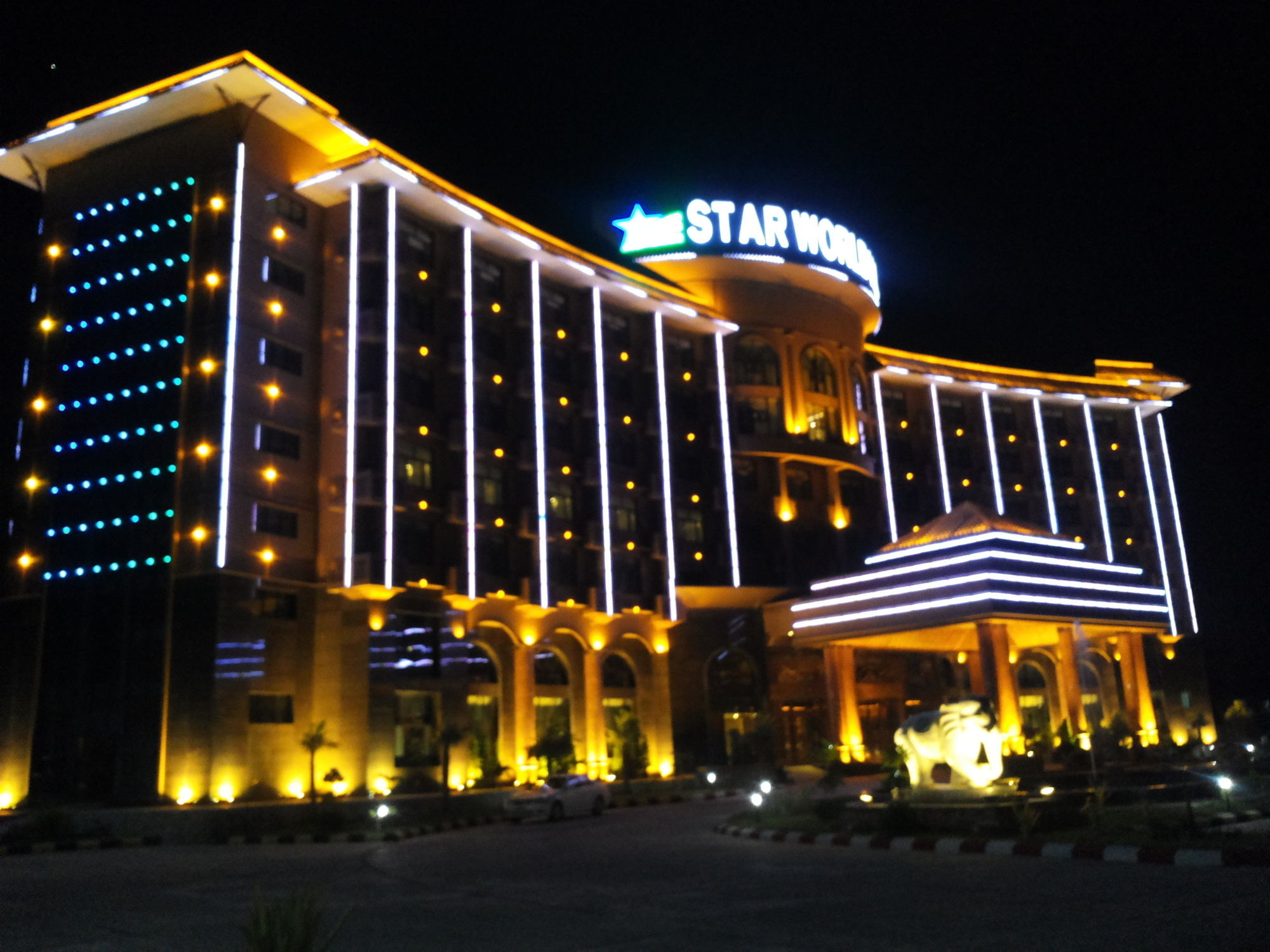 Star World Hotel Naypyidaw Bagian luar foto